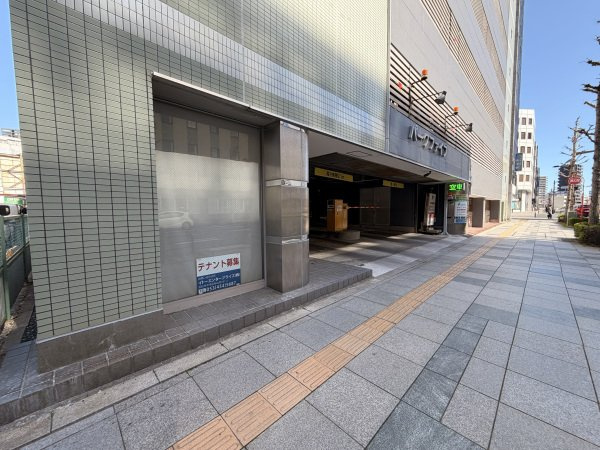 パークファイブ駐車場南側事務所