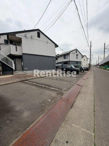 ファミール高畑 Ｂの駐車場