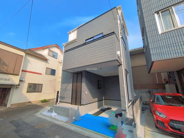 富士見市関沢１丁目の新築一戸建の外観|ビルトイン車庫付きで大切なお車も安心です。
