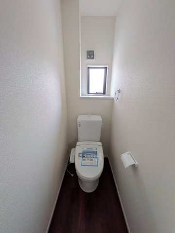 岡山市北区平野1期②号棟のトイレ|◆1階トイレの様子です。2階にもトイレがございます。