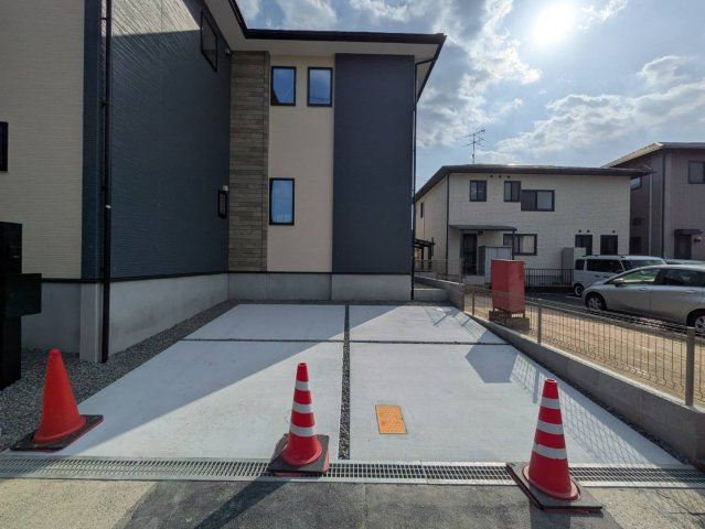 岡山市北区平野1期②号棟の駐車場|◆駐車スペースは並列駐車2台分可能です。