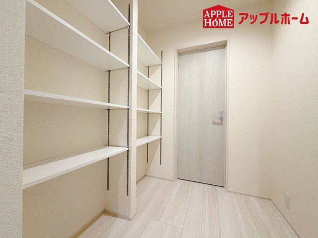 [新築住宅] 深谷市田中 第3 全3棟の収納|大容量パントリーあります♪