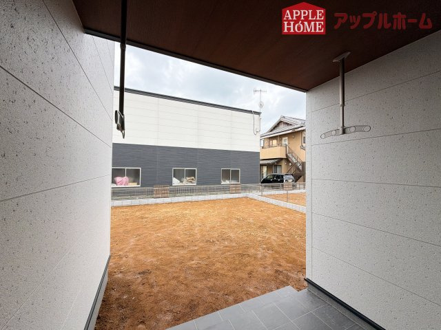 [新築住宅] 深谷市田中 第3 全3棟のバルコニー|家族分の洗濯物もしっかり干せます。日当たりも良く、毎日のお洗濯が楽しくなりそう♪お布団は手軽に干せていつもポカポカに☆
