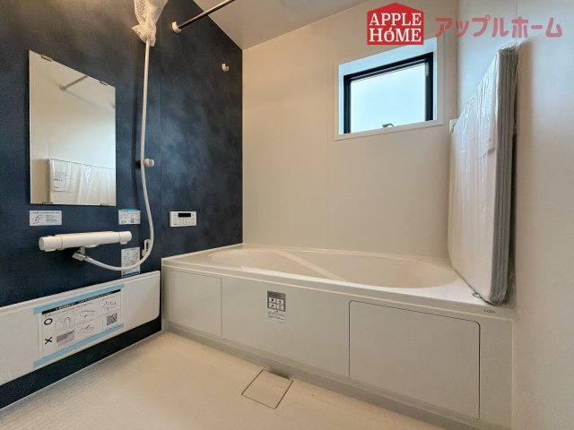 [新築住宅] 深谷市田中 第3 全3棟の浴室|窓付きのバスルームは、採光もあり明るく気持ちの良い空間です。窓があることで、換気環境も良好。掃除もスムーズに出来ます