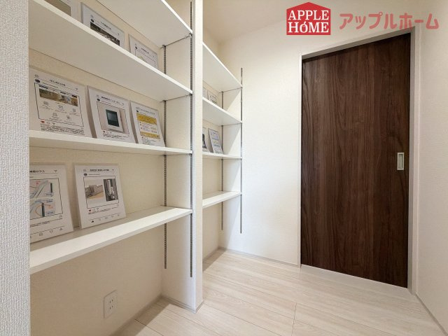 [新築住宅] 深谷市田中 第3 全3棟の収納|キッチン横にパントリーあります♪