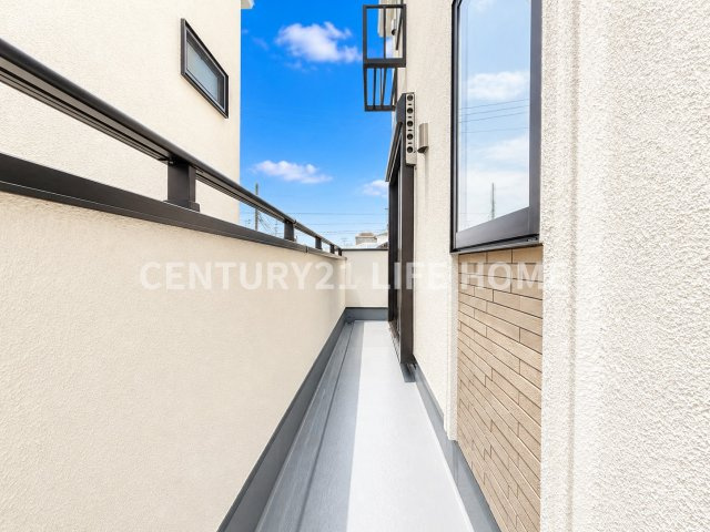 【バルコニー】 | 戸建 川崎市宮前区平５丁目 | 外からの目が気にならないバルコニーで洗濯物が干せます