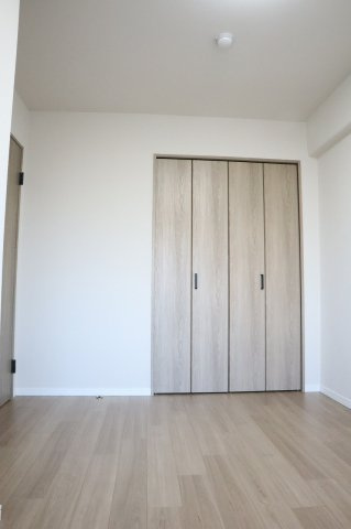 サーパスシティ南末広一番館の収納|洋室5.3帖のクローゼット