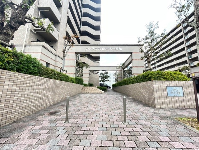 サーパスシティ南末広一番館のエントランス