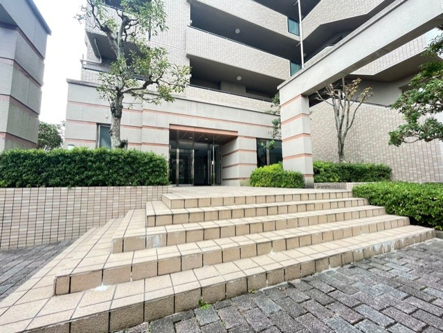 サーパスシティ南末広一番館のエントランス