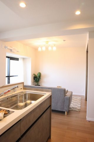 サーパスシティ南末広一番館の居間・リビング