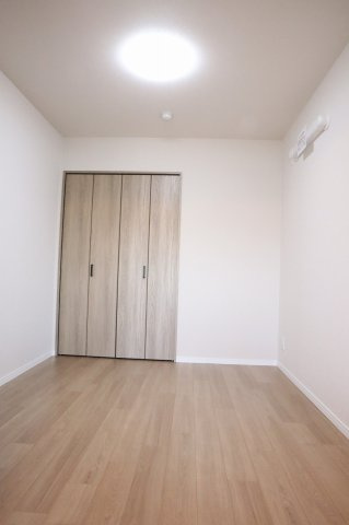 サーパスシティ南末広一番館の洋室|リビング横の洋室。