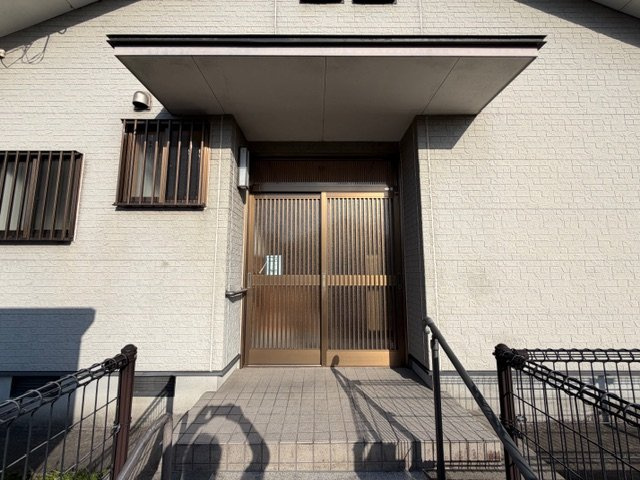 都城市甲斐元町の中古一戸建の玄関