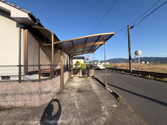 都城市甲斐元町の中古一戸建の駐車場