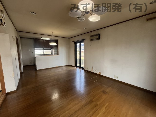 上山市長清水の居間・リビング