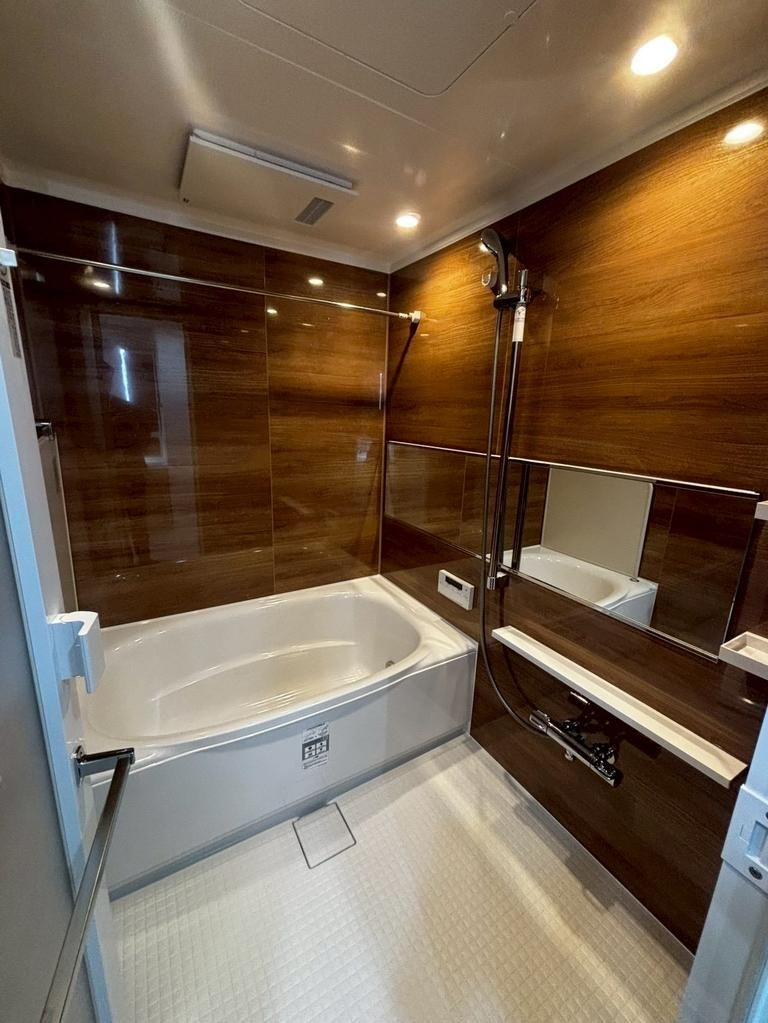 国分寺市本多３丁目の中古マンションの浴室