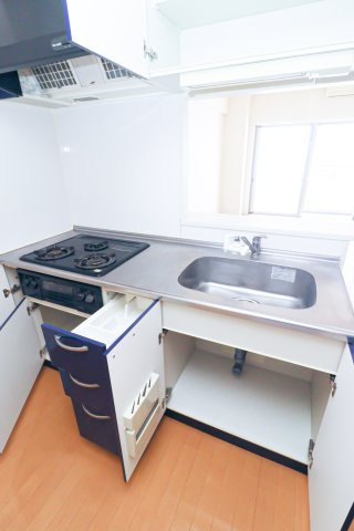サヴォイグランデヴィル　8階のキッチン|別号室のものです。現状優先になります。