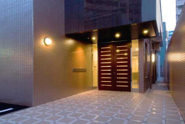 サヴォイグランデヴィル　8階のエントランス