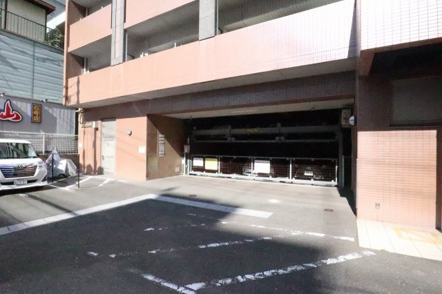 サヴォイグランデヴィル　8階の駐車場