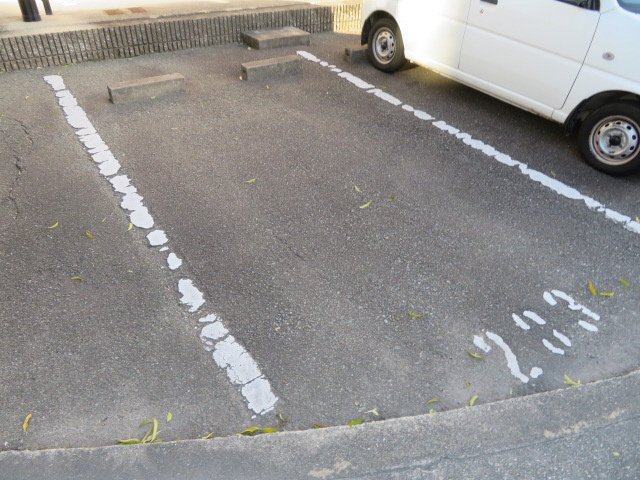 ラポール二番館の駐車場