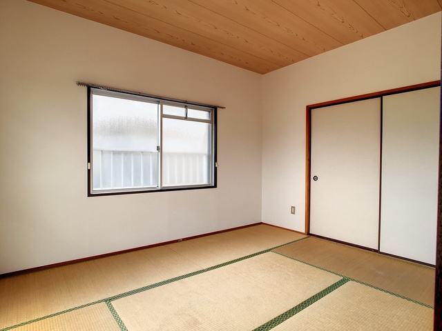 直方市大字山部のアパートの和室