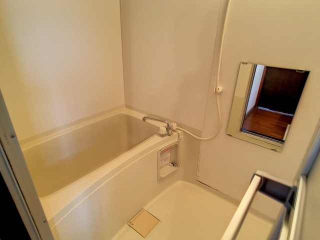 直方市大字山部のアパートの浴室