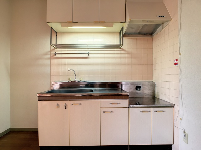 直方市大字山部のアパートのキッチン