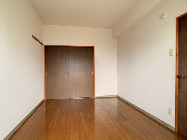 直方市大字山部のアパートの洋室