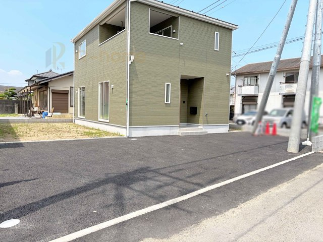笠間市鯉淵第9　新築戸建て　1号棟の駐車場|カースペースは3台完備。ゲスト用のスペースも確保できますね♪
