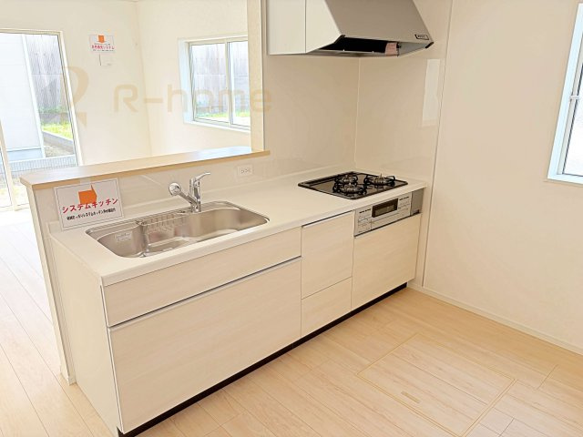笠間市鯉淵第9　新築戸建て　1号棟のキッチン|料理をしながら家族とコミュニケーションが取れる対面式システムキッチン。