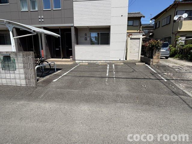 ジャスミンの駐車場
