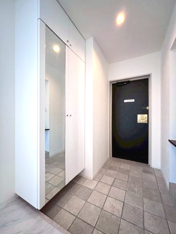 グランデュール旭ヶ丘の玄関