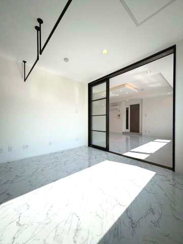 グランデュール旭ヶ丘の洋室