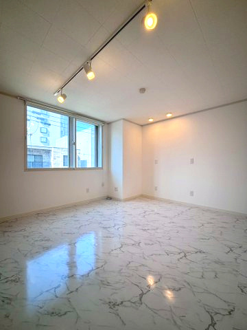 グランデュール旭ヶ丘の洋室