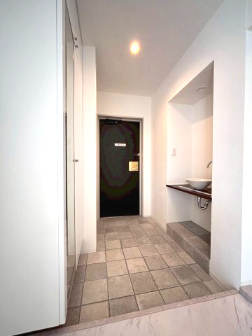 グランデュール旭ヶ丘の玄関