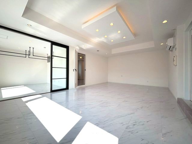 グランデュール旭ヶ丘の居間・リビング