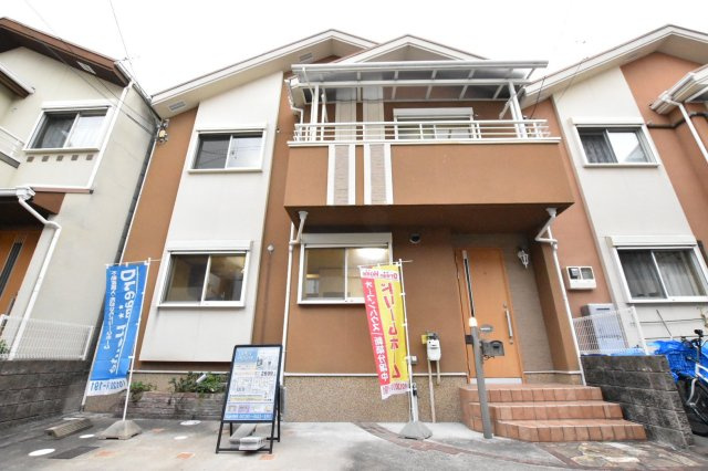 【ReDream】太秦西野町の外観|≪些細なことでもご相談ください！≫
地元に詳しいスタッフにもご相談可能！
短時間のご見学＆ご相談も受付中！
