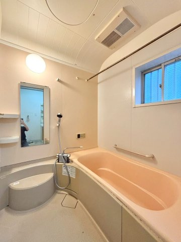 【ReDream】太秦西野町の浴室|ゆったり広々した浴室！お子様とワイワイ入浴を楽しんだり、一人でまったり寛ぐこともできます！