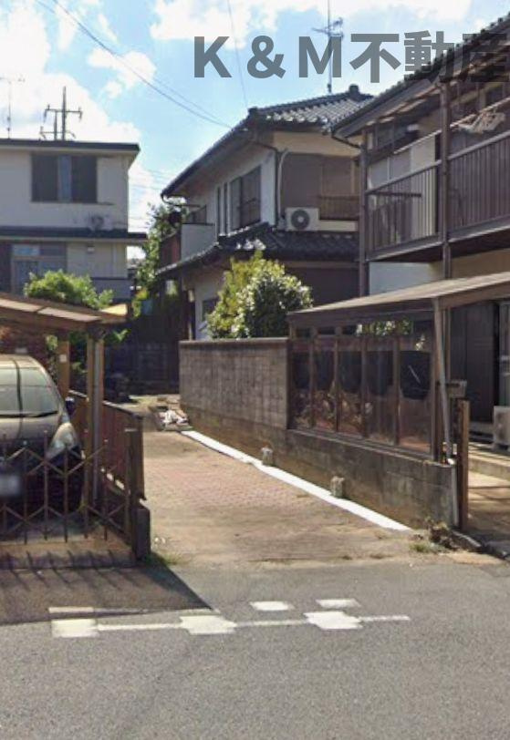 みどり台戸建の駐車場|駐車場に車を止められます
