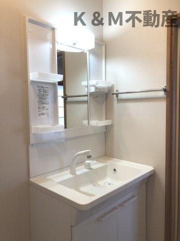 みどり台戸建の洗面所|スペースが確保できる洗面所です