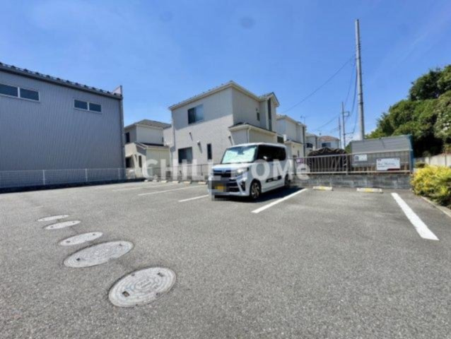 メゾンエテルネルの駐車場|当社、チルホームのHPもご覧ください(^^)/物件情報多数♪