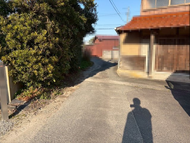 安来市野方町土地の前面道路含む現地写真|前道約2.3ｍ～2.9ｍとなります