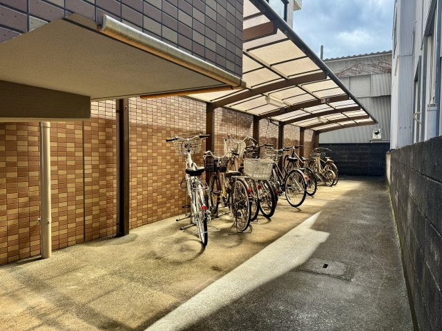 プライムタウン木戸町の駐輪場|広々した駐輪場♪