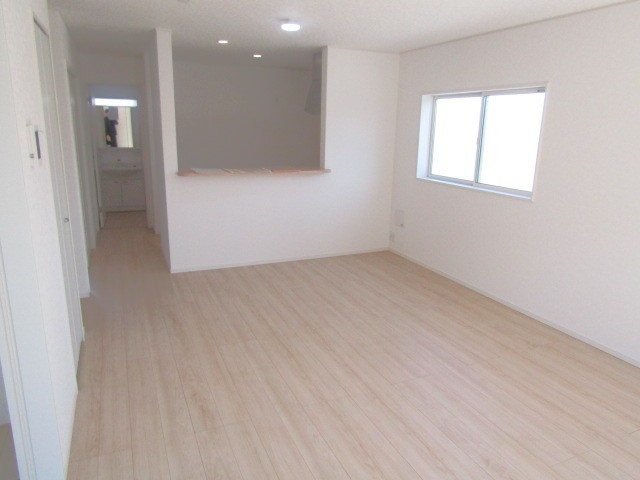 【居間・リビング】 | クレイドルガーデン南アルプス市藤田第7　2号棟 | こちらの居間で趣味の時間をお楽しみください