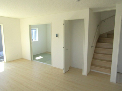 【居間・リビング】 | クレイドルガーデン南アルプス市藤田第7　2号棟 | ゆったり過ごせる居間です