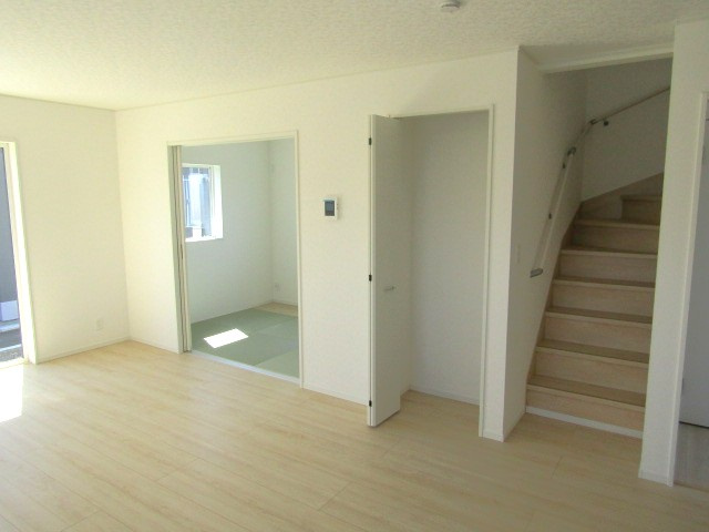 【居間・リビング】 | クレイドルガーデン南アルプス市藤田第7　2号棟 | ゆったり過ごせる居間です