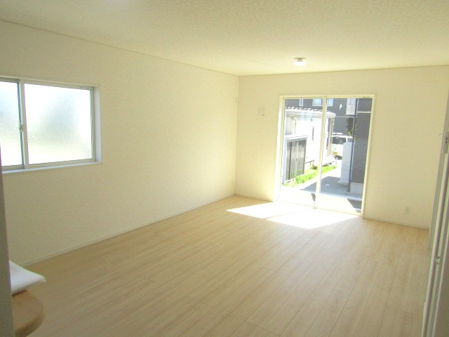 【居間・リビング】 | クレイドルガーデン南アルプス市藤田第7　2号棟 | ゆったり過ごせる居間です