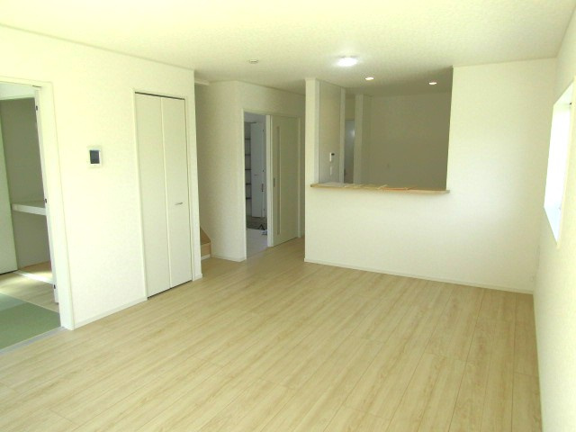 【居間・リビング】 | クレイドルガーデン南アルプス市藤田第7　2号棟 | 使いやすい居間です
