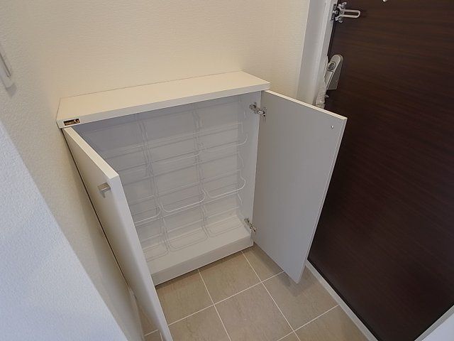セビーヌ鷹取の玄関|玄関にはシューズＢＯＸも付いてます