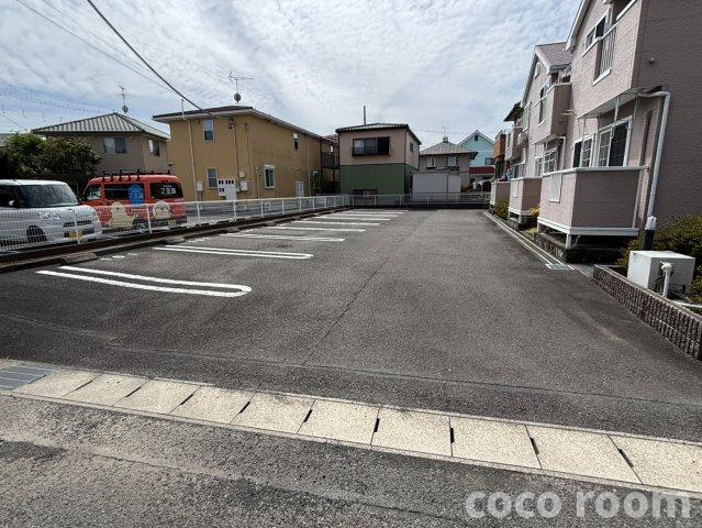 グランシャリオ・Ｋの駐車場