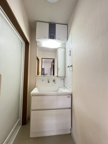 青葉町中古住宅の独立洗面台